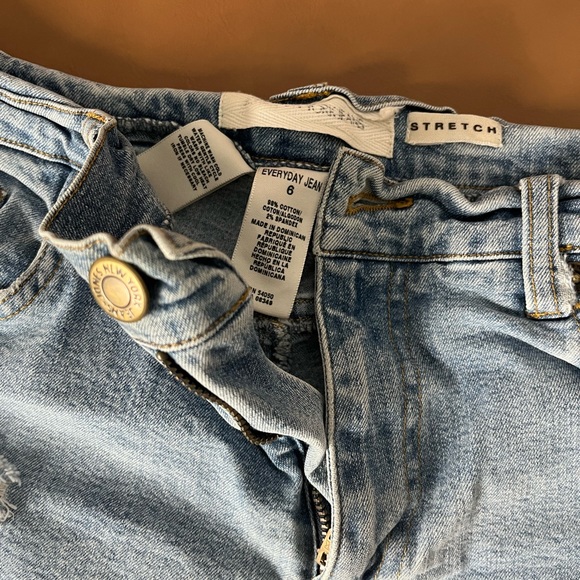 Women’s Denim Jean Shorts - Picture 3 of 4